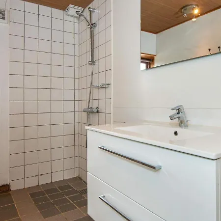 25 Person In Romo-by Traum * Molby