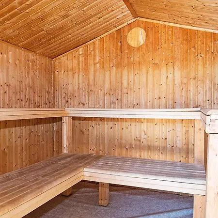 25 Person In Romo-by Traum Mølby