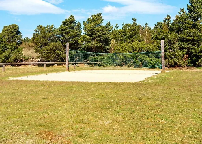 25 Person In Romo-by Traum Molby