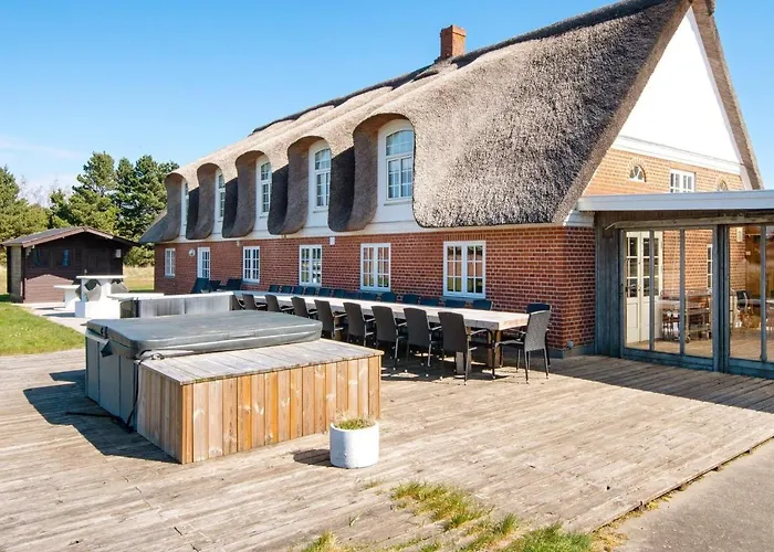 25 Person In Romo-by Traum *